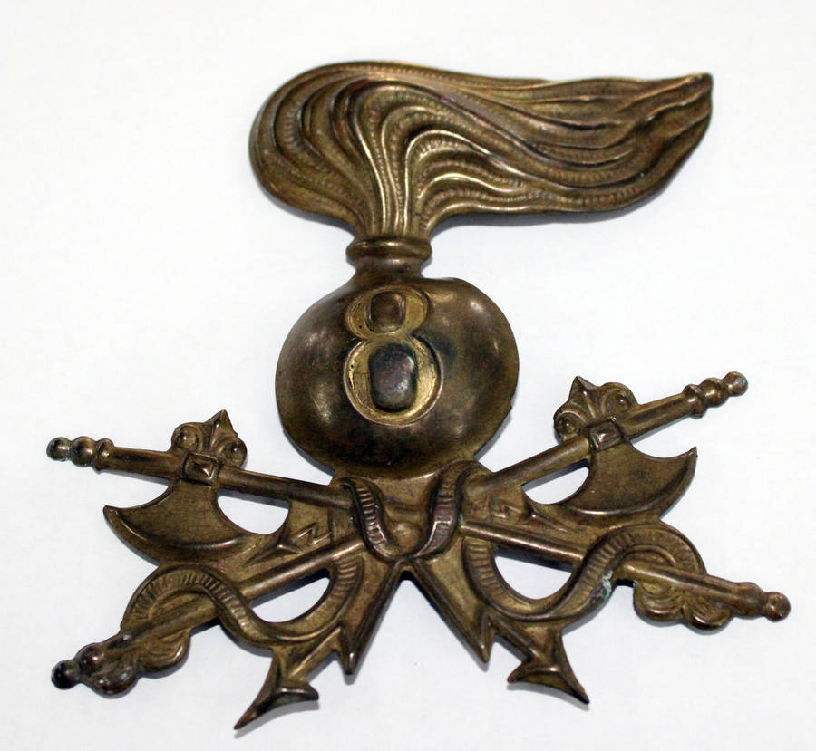 WW2 Italian 8th Engineers cap badge