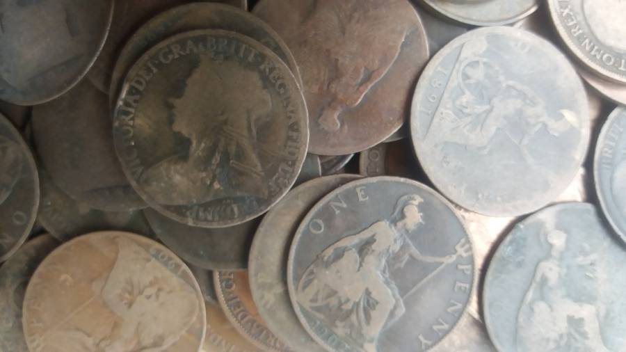 United Kingdom Old 1 Penny mix - 105 coins