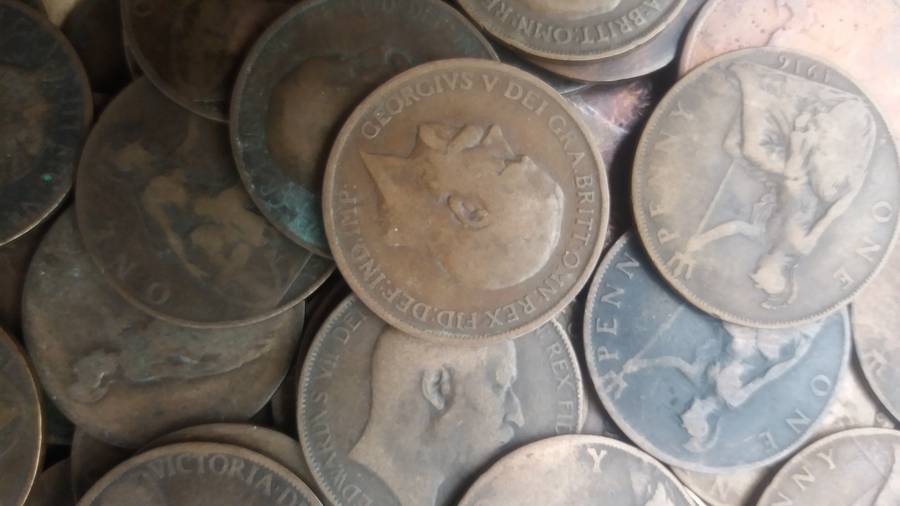 United Kingdom Old 1 Penny mix - 105 coins