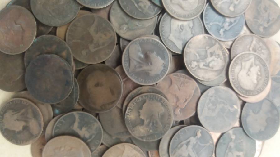 United Kingdom Old 1 Penny mix - 105 coins