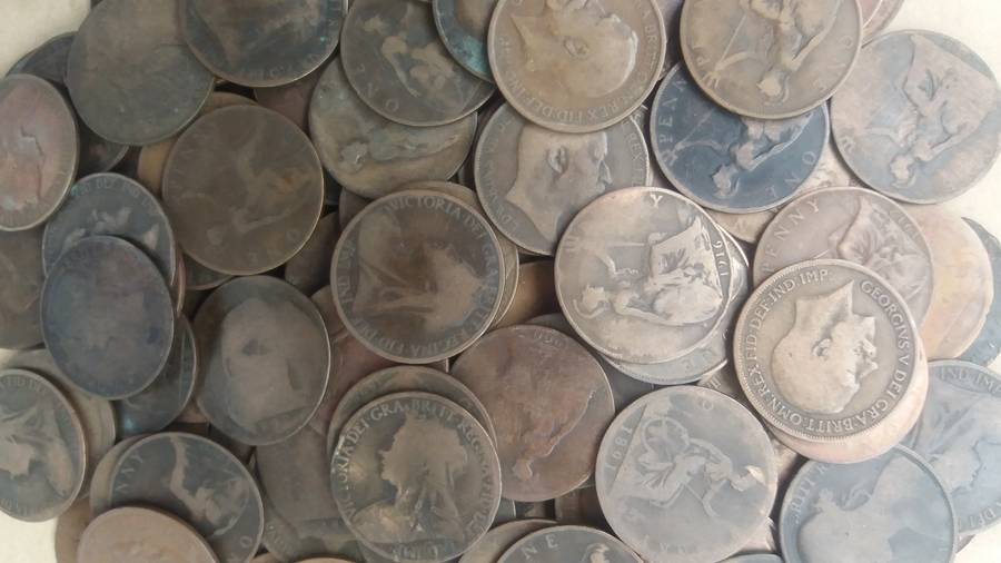 United Kingdom Old 1 Penny mix - 105 coins