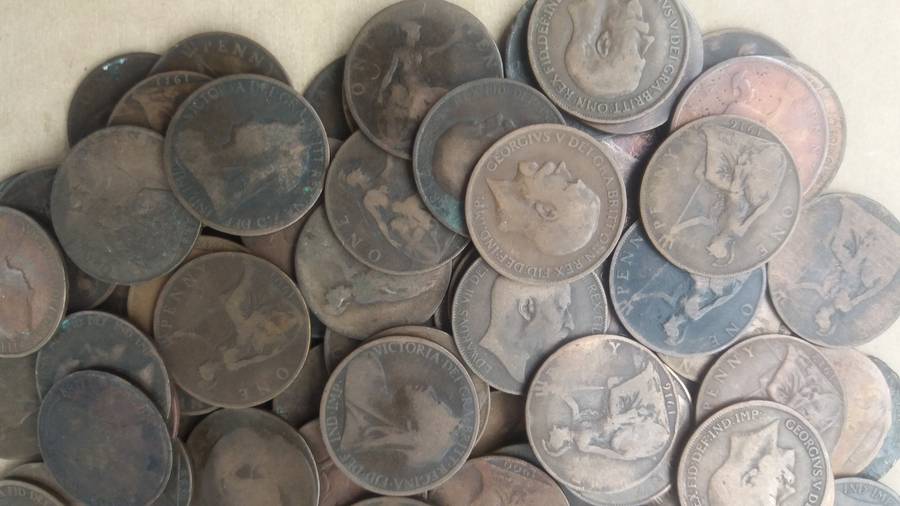 United Kingdom Old 1 Penny mix - 105 coins
