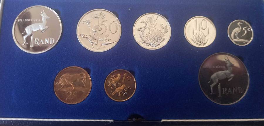 1988 RSA 8 COIN SHORT PROOF SET WITH SILVER ONE RAND