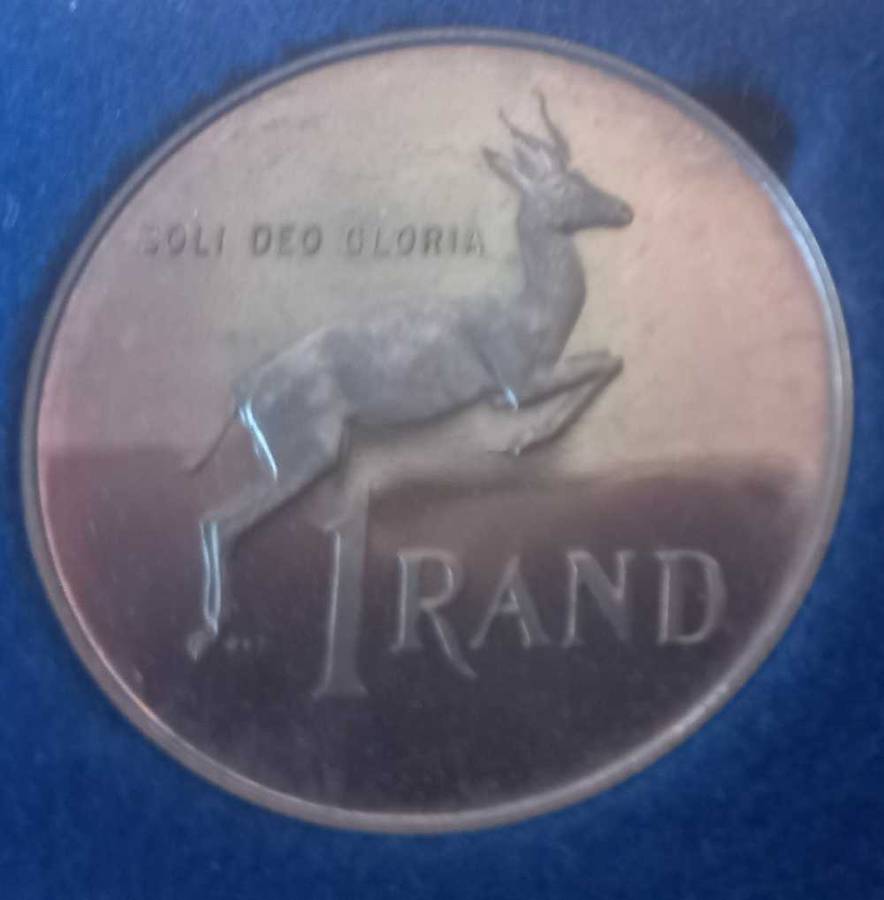1988 RSA 8 COIN SHORT PROOF SET WITH SILVER ONE RAND