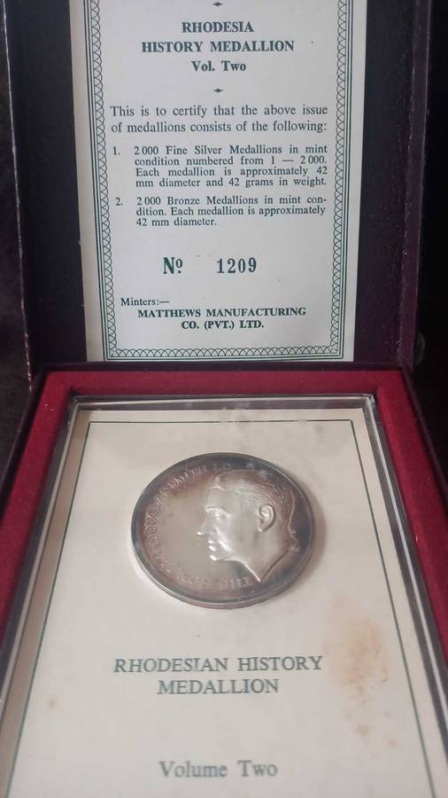 RHODESIA PURE SILVER LIMITED EDITION HISTORY MEDALION VOLUME 2