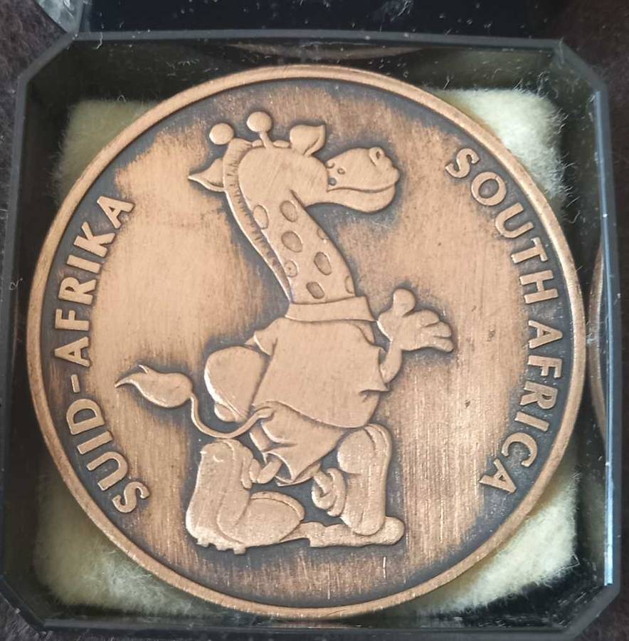 1995 RUGBY WORLD CUP  CROWN SIZE COPPER MASCOTT  MEDAL. IN BOX . RARELY SEEN