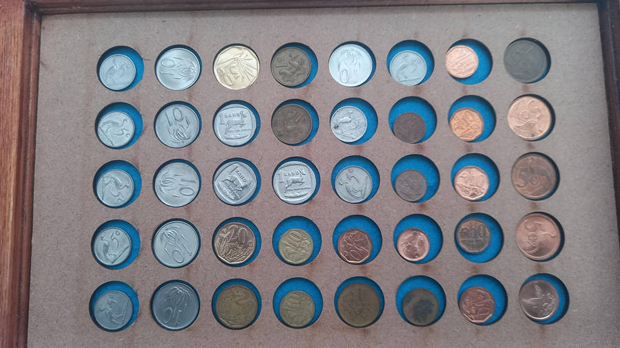 COLLECTION OF UNION, RSA AND INT. COINS AS PER PICTURE IN WOODEN 2 LAYER COIN BOX. (64 COINS)