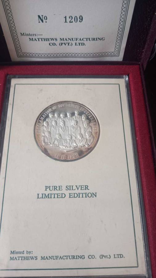 RHODESIA PURE SILVER LIMITED EDITION HISTORY MEDALION VOLUME 2
