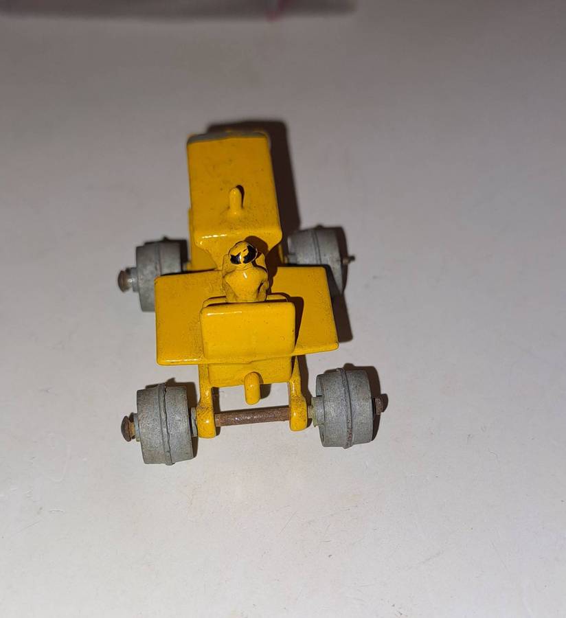 Lesney Matchbox 8B tractor caterpillar metal wheels still nice