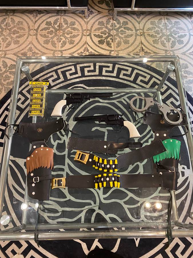 Mustang Gun Set - Bid for Everything