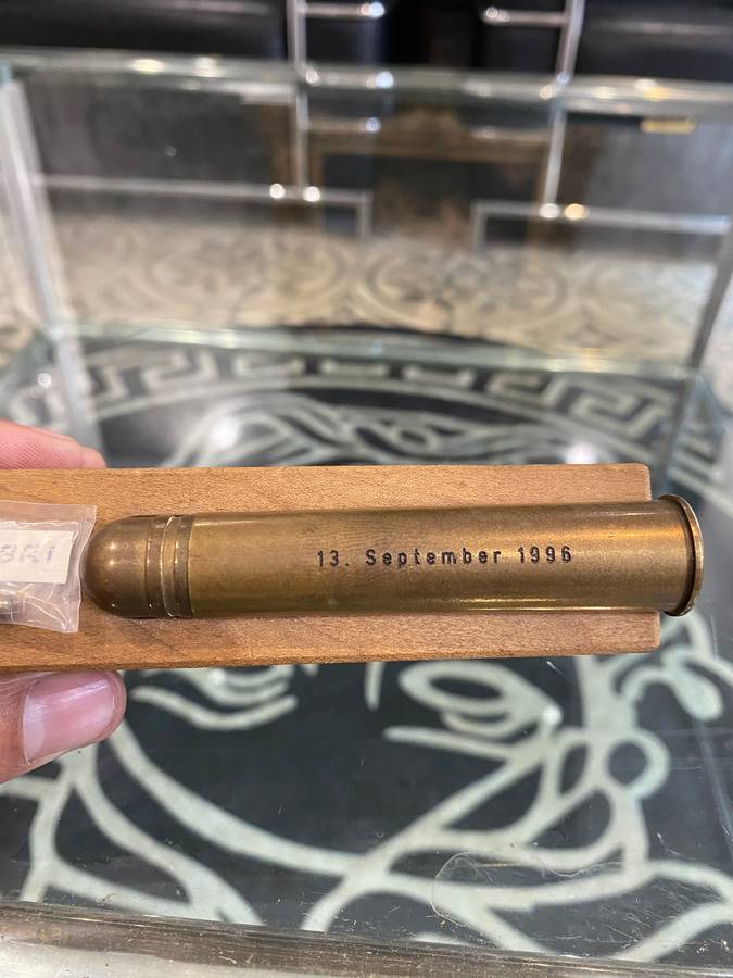 Desktop display piece