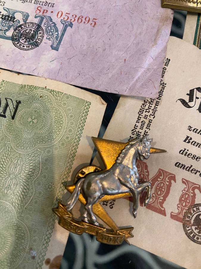 Notes and medals collection auction.