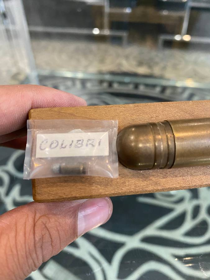 Desktop display piece