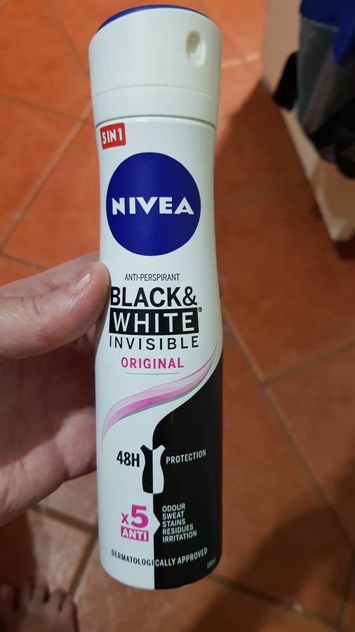 22 x Nivea Fresh Musk Deodorant and 15 x Black & White Invisible Anti-Perspirant