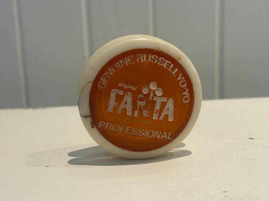 South African 1976 RUSSELL PROFESSIONAL FANTA YoYo. English & Afrikaans version