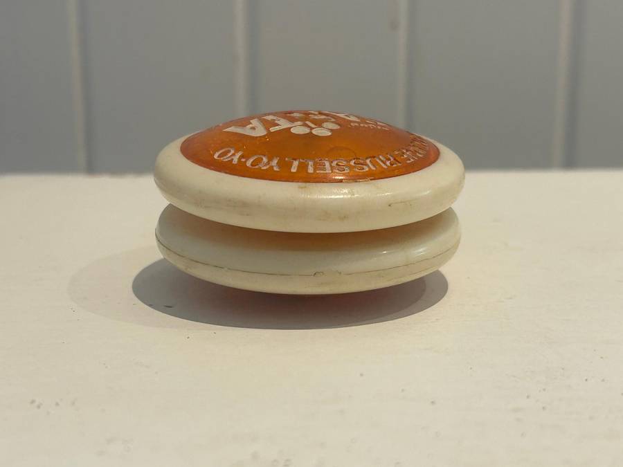 South African 1976 RUSSELL PROFESSIONAL FANTA YoYo. English & Afrikaans version