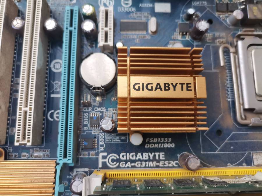 Gigabyte MB GA-G31M-ES2C (rev. 2.x) + 4GB RAM + Intel CPU Combo
