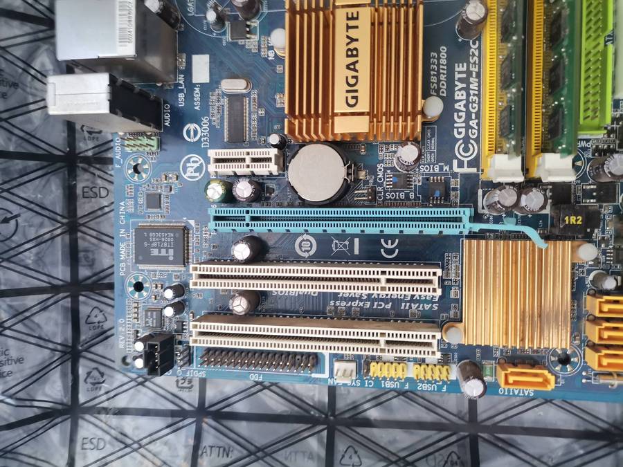 Gigabyte MB GA-G31M-ES2C (rev. 2.x) + 4GB RAM + Intel CPU Combo