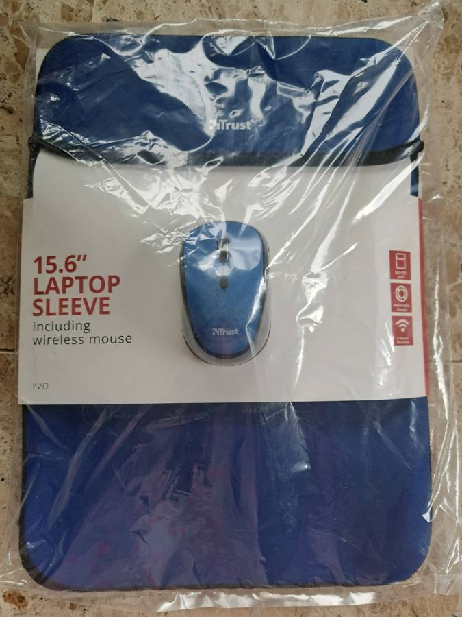 1x Juventus Bag + Trust 15 Blue Sleeve + Trust 15 Brown Sleeve + BONUS Wireless Bluetooth Mouse