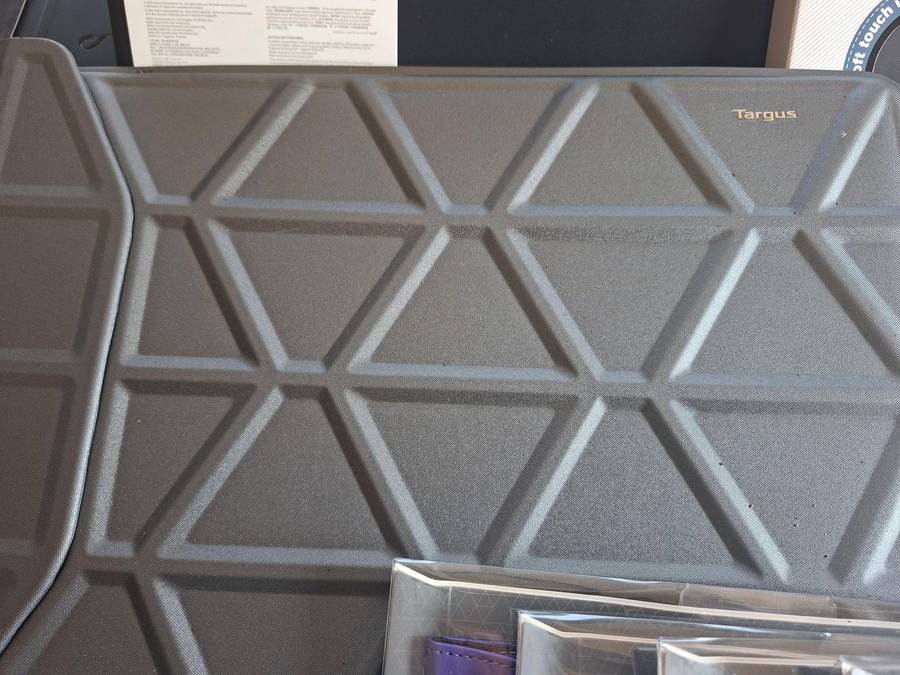 17x ORIGINAL LAPTOP & iPAD COVERS  BELKIN, TARGUS, SURVIVOR & MORE