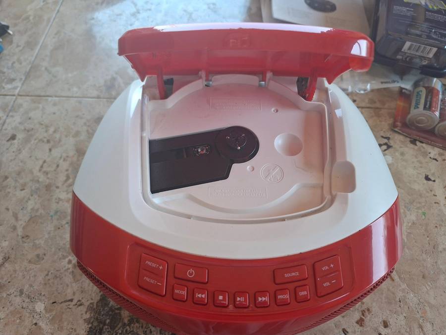 R1.00 NO RESERVE AUCTION  PHILIPS SOUND SYSTEM, SHAVER & MORE!