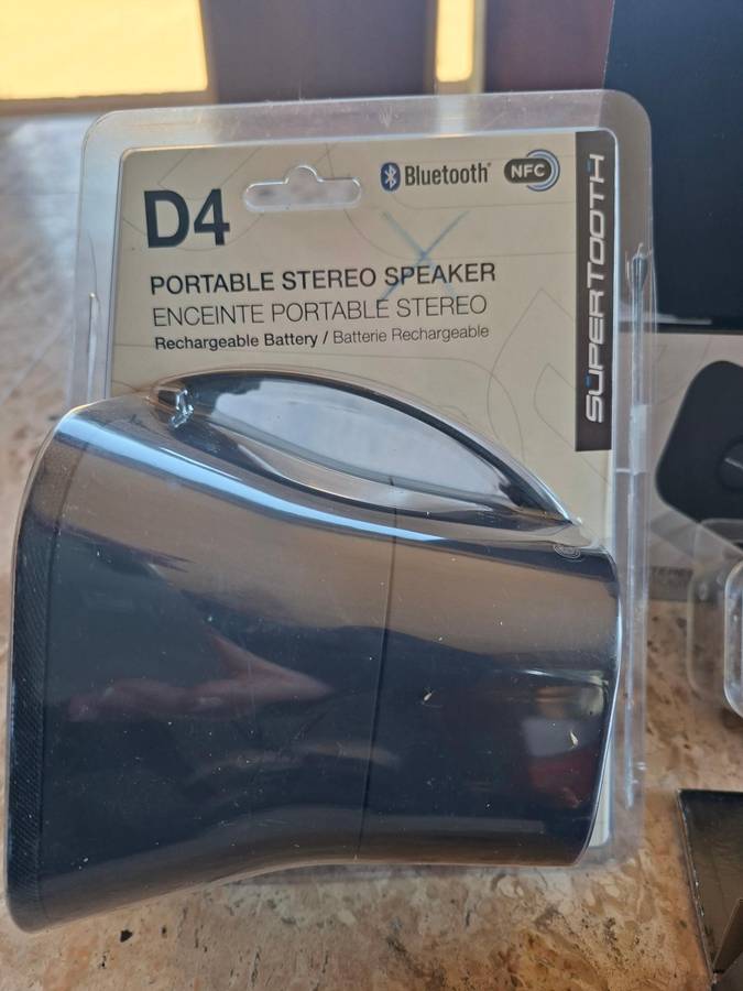 R1.00 NO RESERVE AUCTION  MASSIVE SPEAKER & MP3 BUNDLE  NEW STOCK