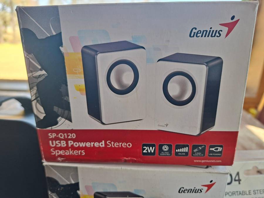 R1.00 NO RESERVE AUCTION  MASSIVE SPEAKER & MP3 BUNDLE  NEW STOCK