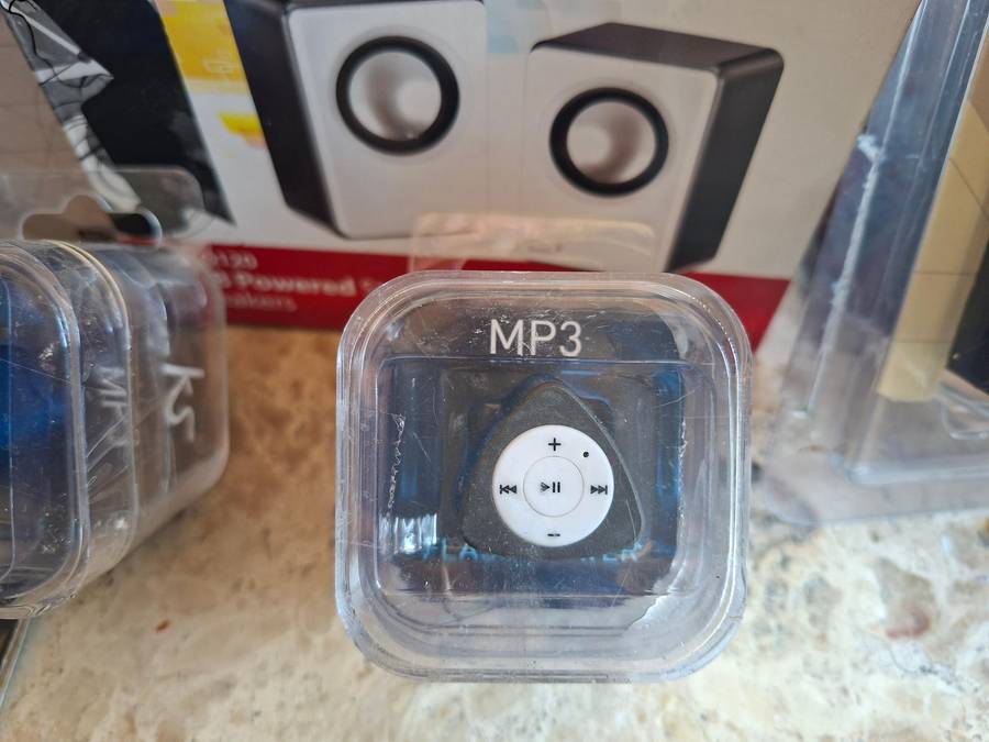 R1.00 NO RESERVE AUCTION  MASSIVE SPEAKER & MP3 BUNDLE  NEW STOCK