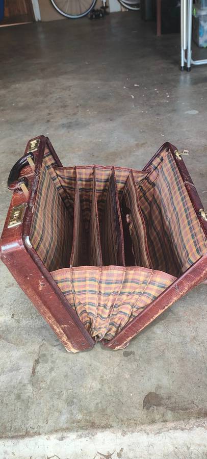 Vintage Leather Bussines Suitcase