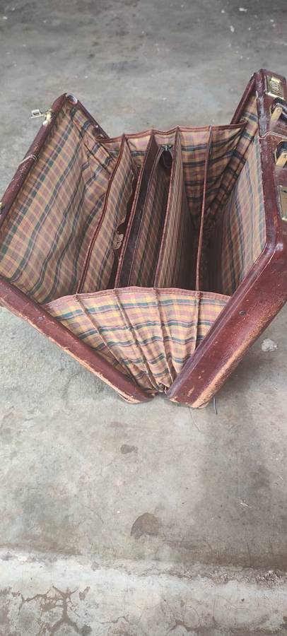 Vintage Leather Bussines Suitcase