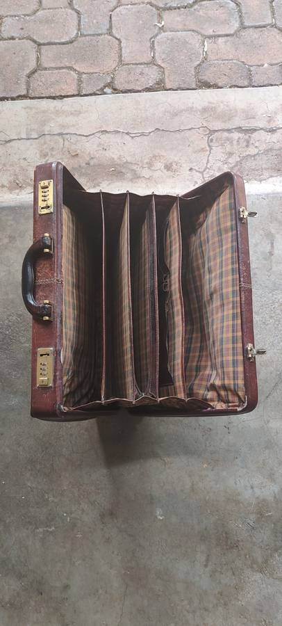 Vintage Leather Bussines Suitcase