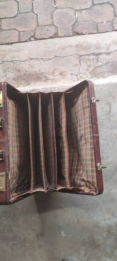 Vintage Leather Bussines Suitcase