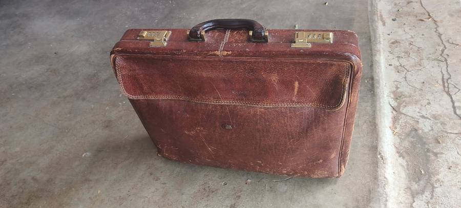 Vintage Leather Bussines Suitcase