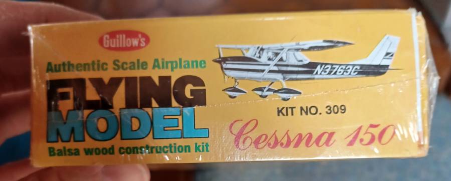 Guillow's ~ Flying Model ~  Cessna 150 24 inch wing span - 6069cm