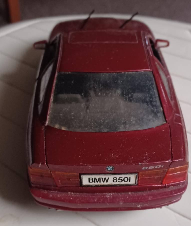 WW 1:18 MAISTO BMW 850I 850 I Metallic Maroon