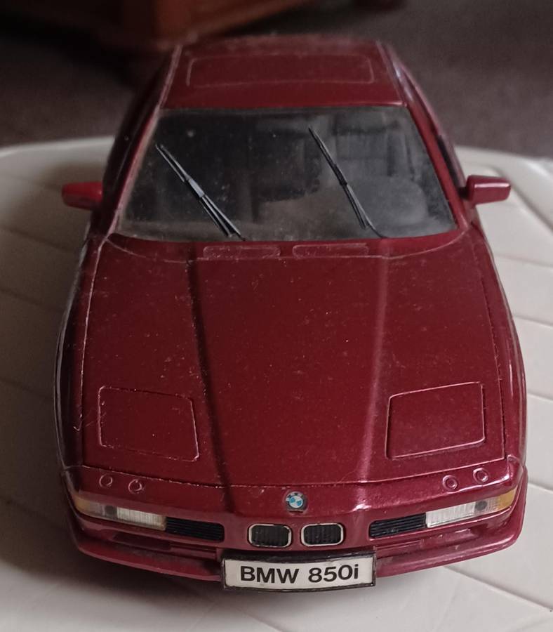 WW 1:18 MAISTO BMW 850I 850 I Metallic Maroon