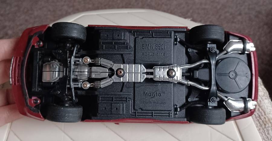 WW 1:18 MAISTO BMW 850I 850 I Metallic Maroon