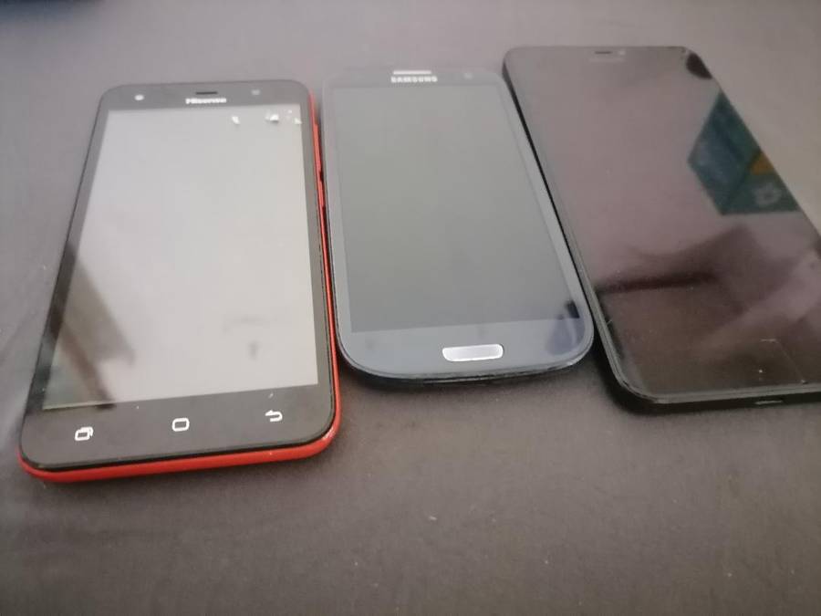 Lot of 3 x cell phones - Huawei, Samsung, Microsoft - Sold as is - One bid for the lot