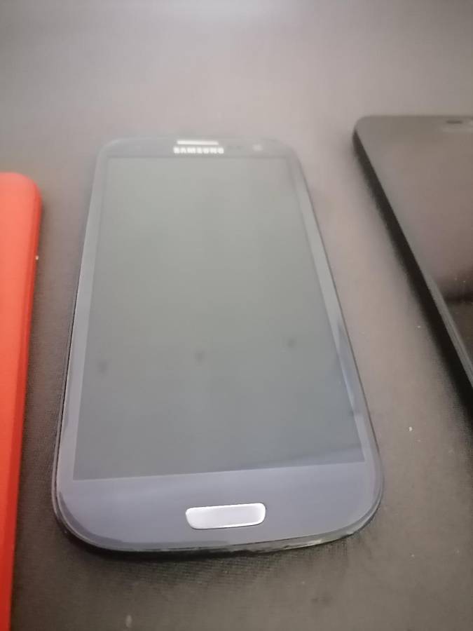 Lot of 3 x cell phones - Huawei, Samsung, Microsoft - Sold as is - One bid for the lot