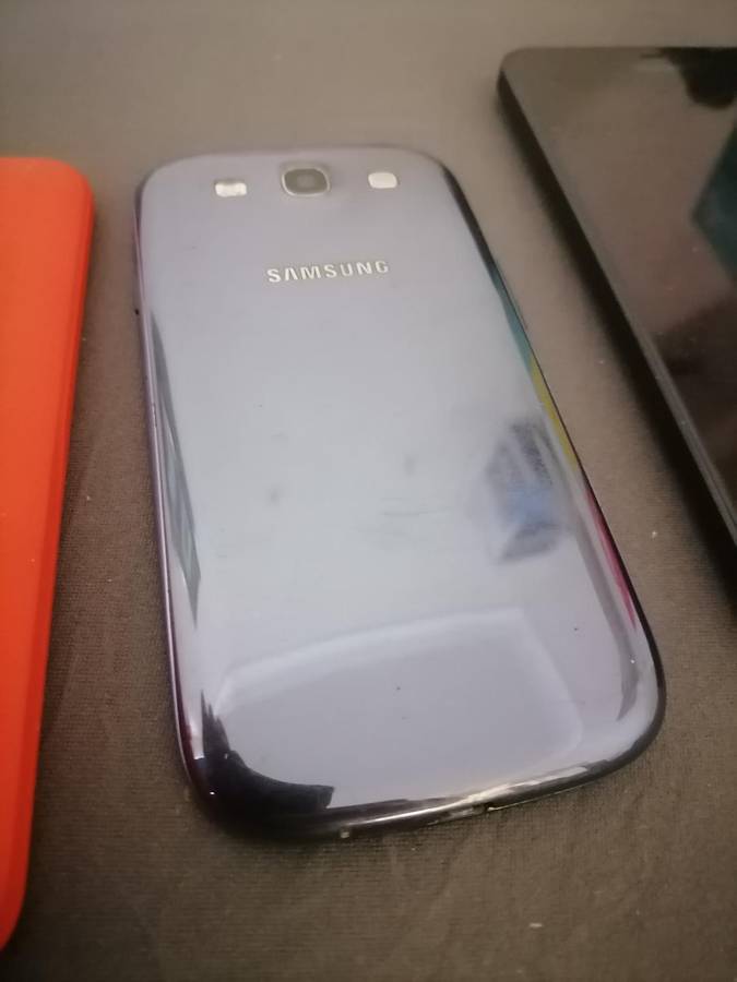 Lot of 3 x cell phones - Huawei, Samsung, Microsoft - Sold as is - One bid for the lot