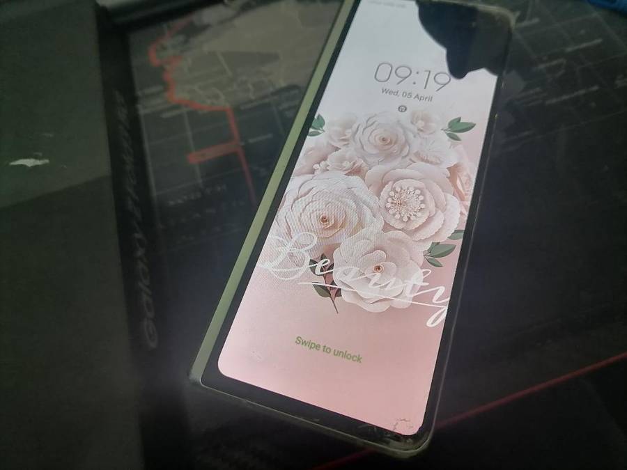 *SAMSUNG GALAXY Z FOLD 3 IN BOX* SOLD AS IS*READ AD*OVER R20 000 RETAIL PRICE*