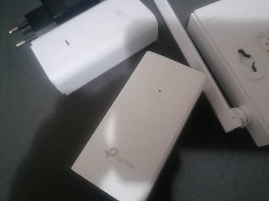 LOT OF WIFI ROUTERS ETC,ONE BID FOR THE LOT
