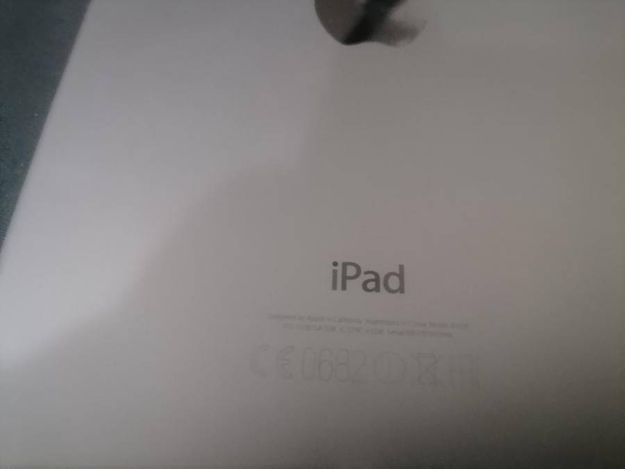 APPLE IPAD MINI 4 IN BOX*SHOWS CHARGER CONNECTED BUT NOT CHARGING, SOLD AS IS*
