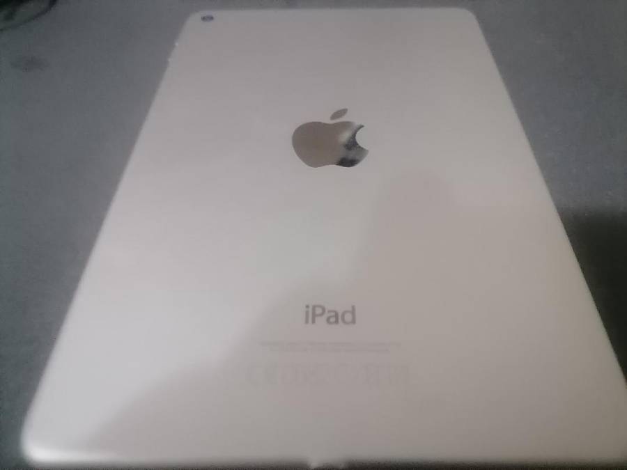 APPLE IPAD MINI 4 IN BOX*SHOWS CHARGER CONNECTED BUT NOT CHARGING, SOLD AS IS*