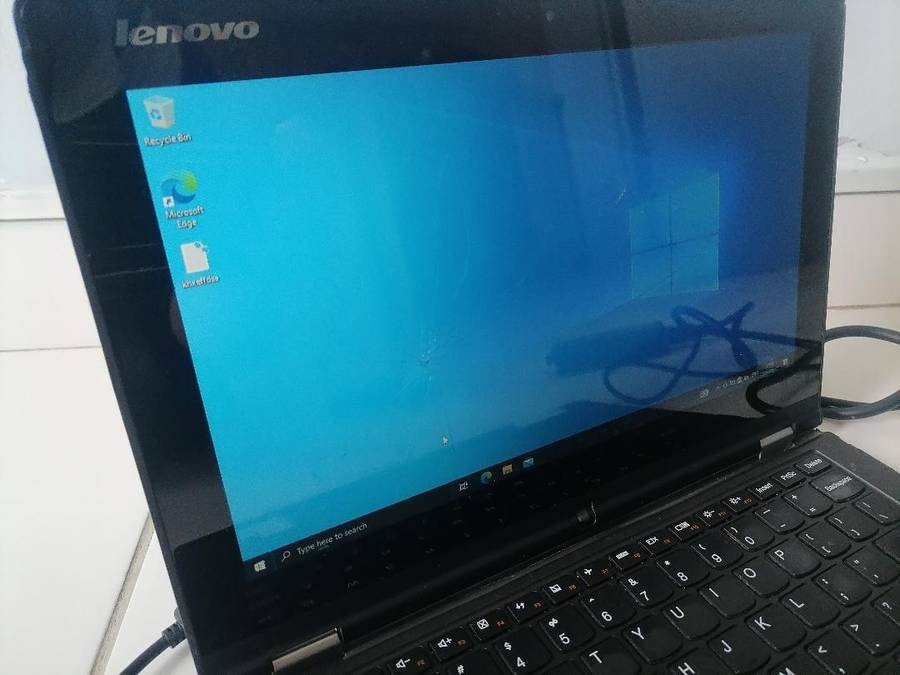 I5 LENOVO YOGA 2 11 LAPTOP/TABLET. WORKING CRACK ON GLASS*SOLD AS IS**