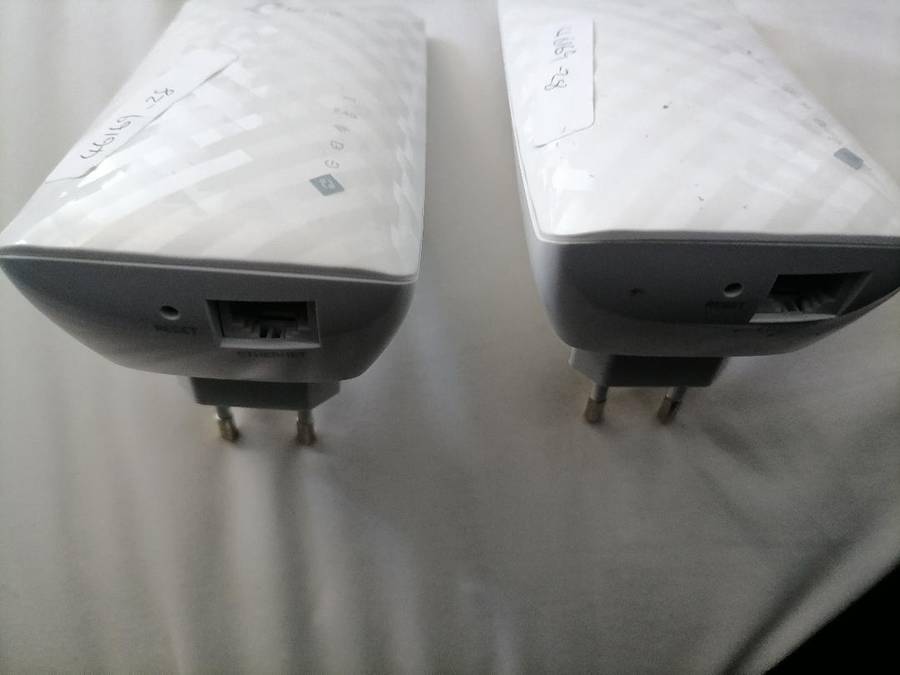 LOT OF 2 X TP LINK AC750 RE200 WIFI RANGE EXTENDERS*ONE BID FOR BOTH**