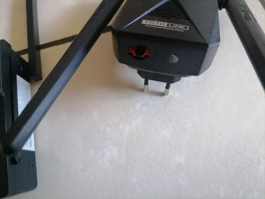 LOT OF 2 HI SPEED WIFI RANGE EXTENDERS*ONE BID FOR BOTH*WORKING**