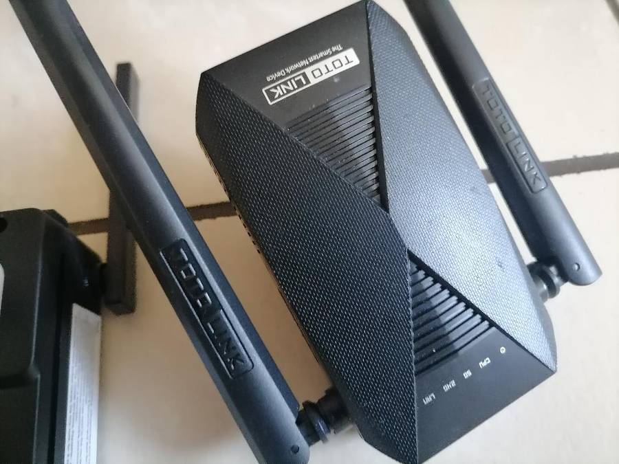 LOT OF 2 HI SPEED WIFI RANGE EXTENDERS*ONE BID FOR BOTH*WORKING**