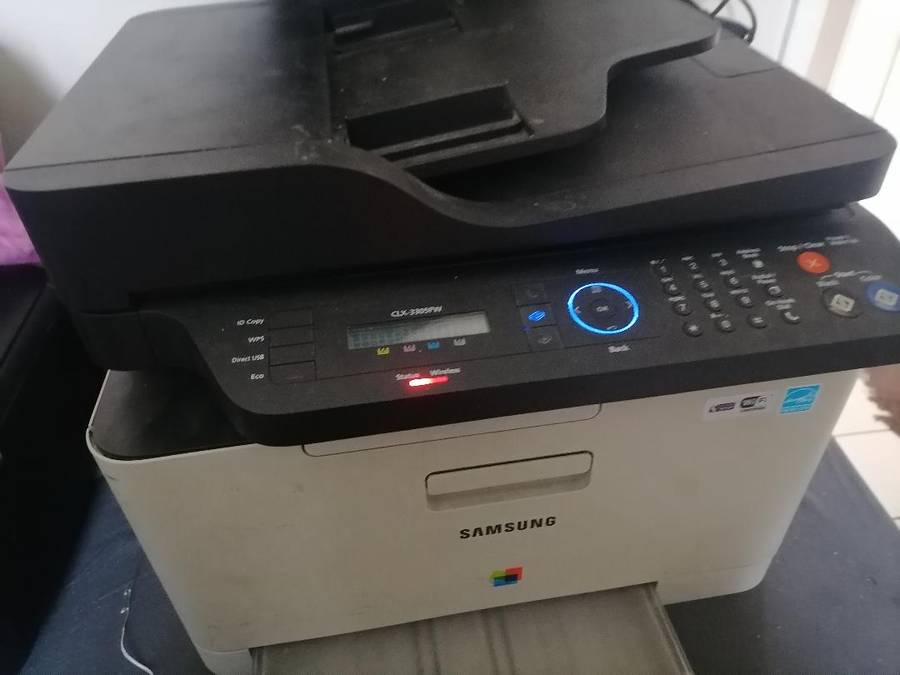 * SAMSUNG CLX 3305 LAZER COLOUR PRINTER/SCANNER/COPIER*NOT PICKING UP TONERS*