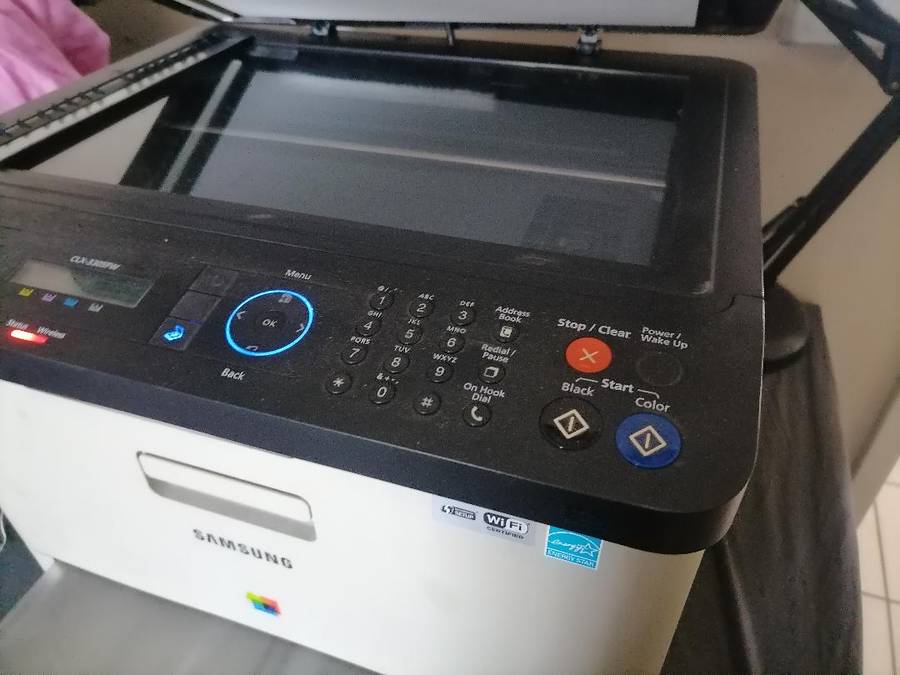 * SAMSUNG CLX 3305 LAZER COLOUR PRINTER/SCANNER/COPIER*NOT PICKING UP TONERS*